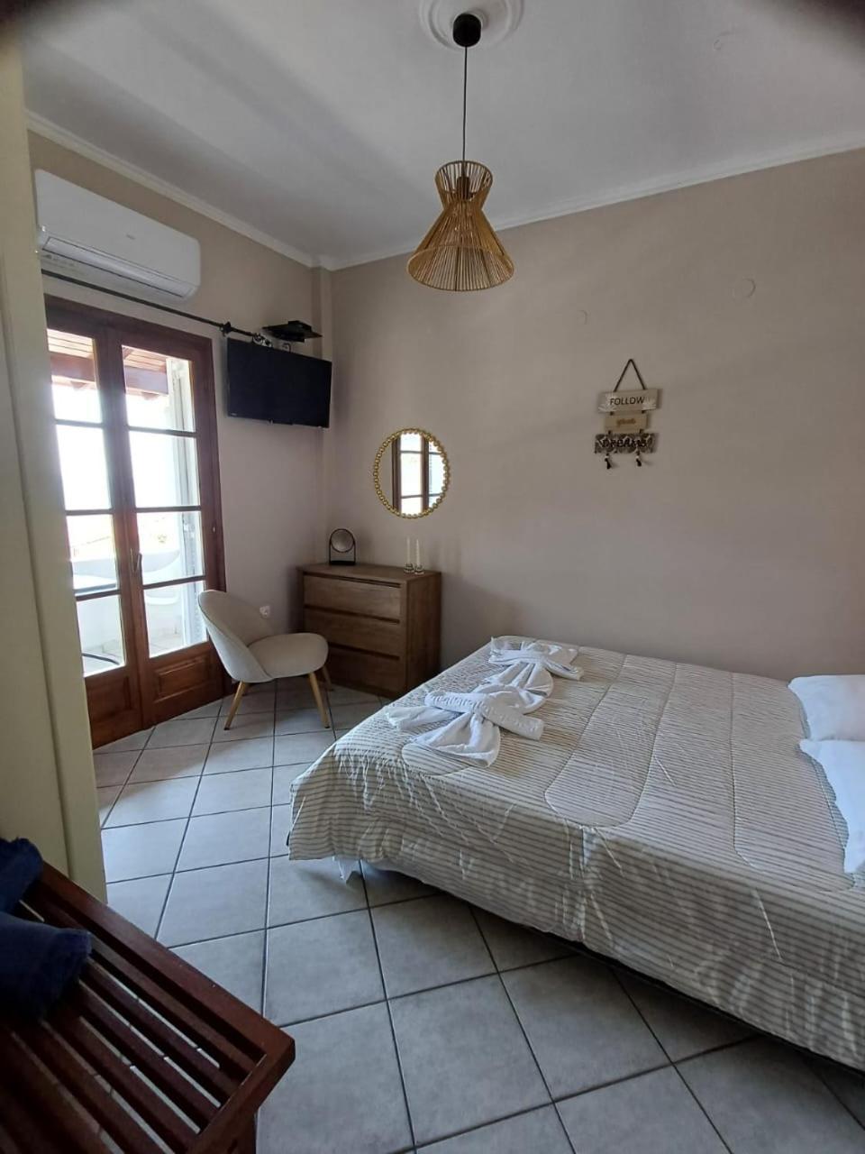 Eleana Apartments And Studios Agios Georgios Pagon Exterior foto