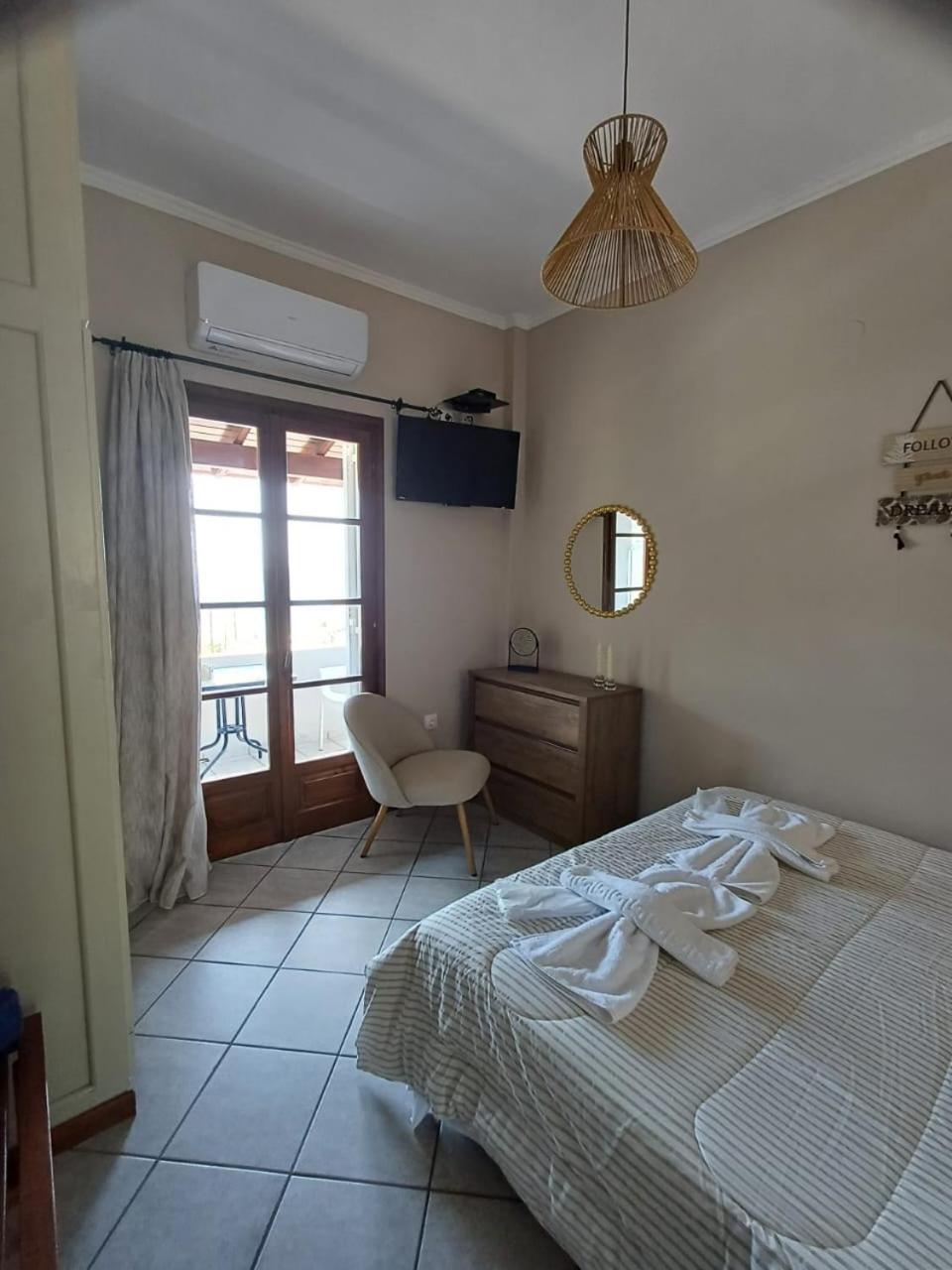 Eleana Apartments And Studios Agios Georgios Pagon Exterior foto
