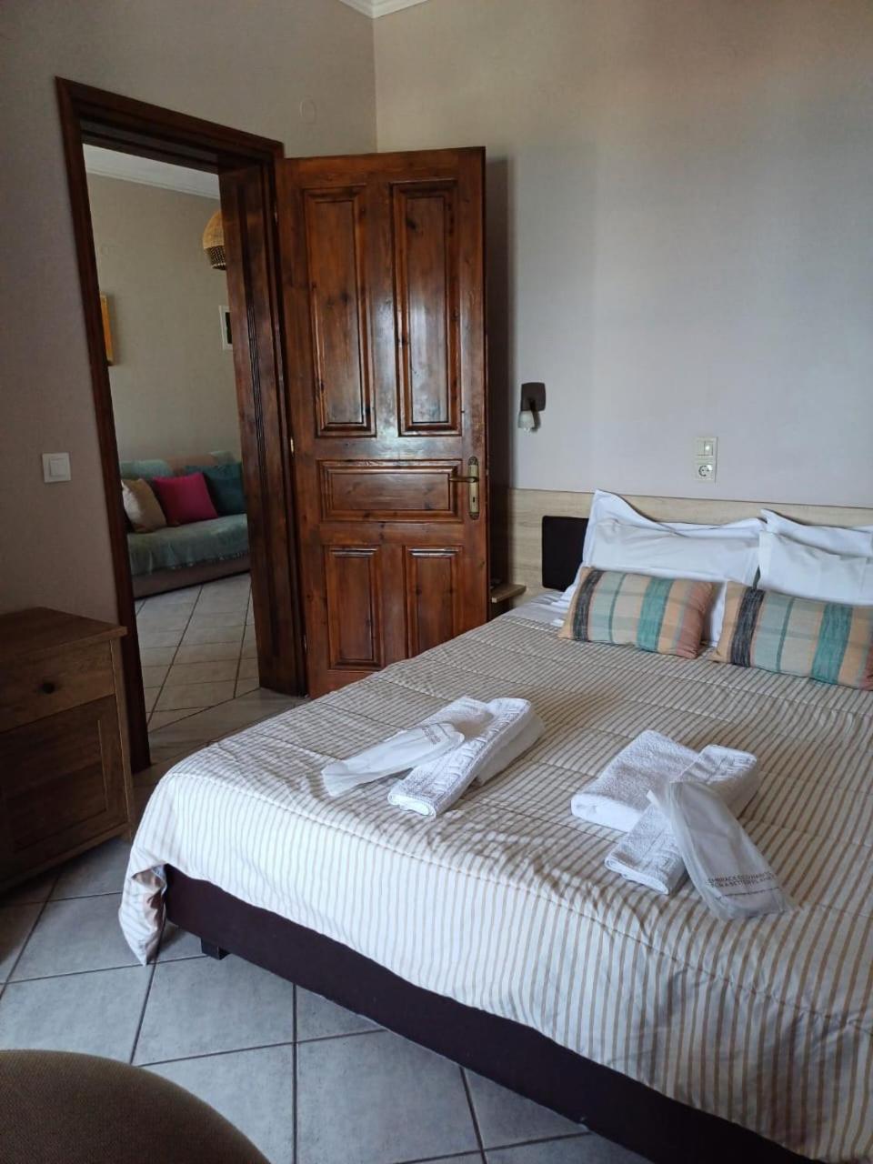 Eleana Apartments And Studios Agios Georgios Pagon Exterior foto