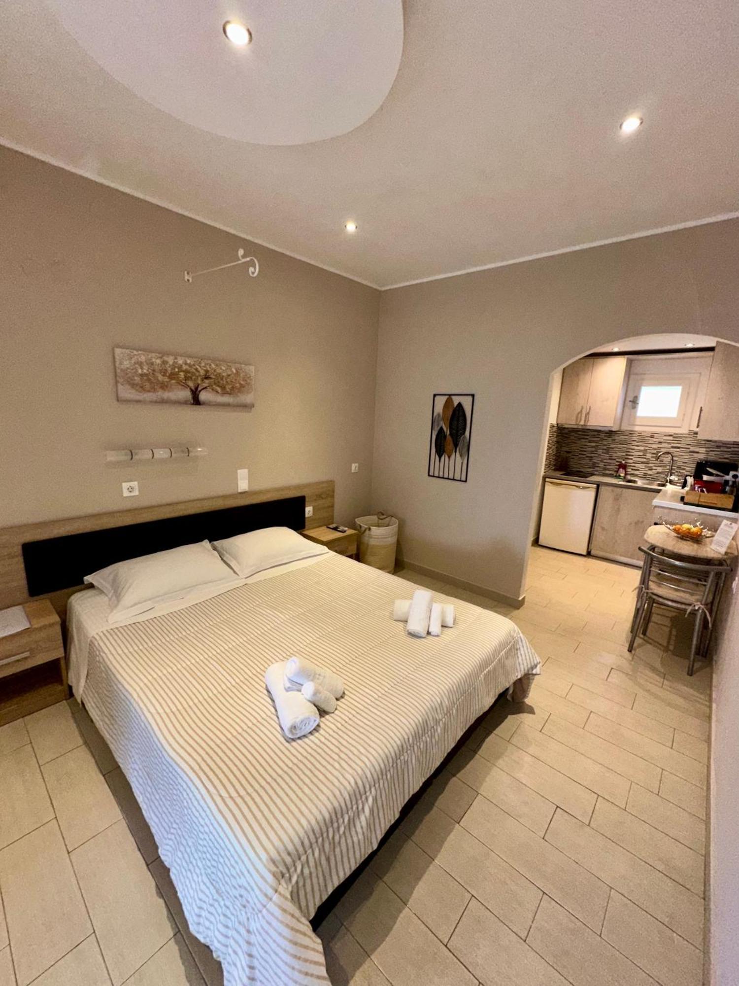 Eleana Apartments And Studios Agios Georgios Pagon Exterior foto