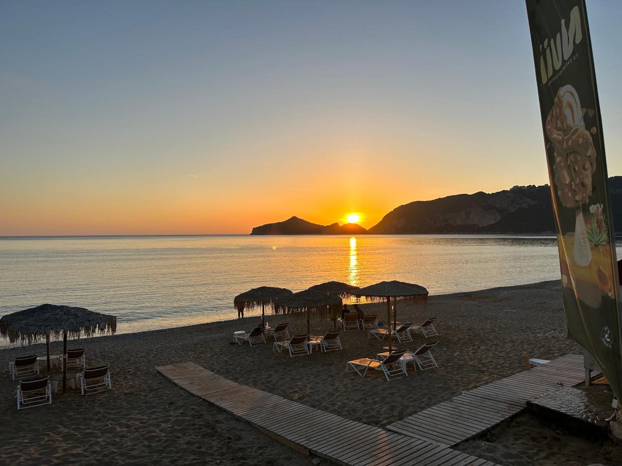 Eleana Apartments And Studios Agios Georgios Pagon Exterior foto